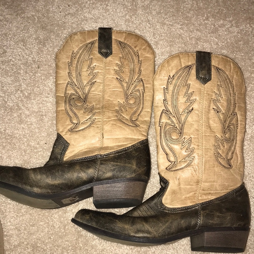 NEW cowboy boots ✨✨✨